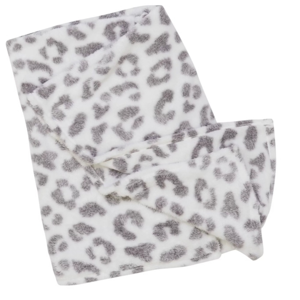 NWT - Cozy Cabin Exploded Cheetah Blanket